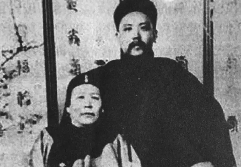 少爷洗脚,少爷给丫鬟洗脚