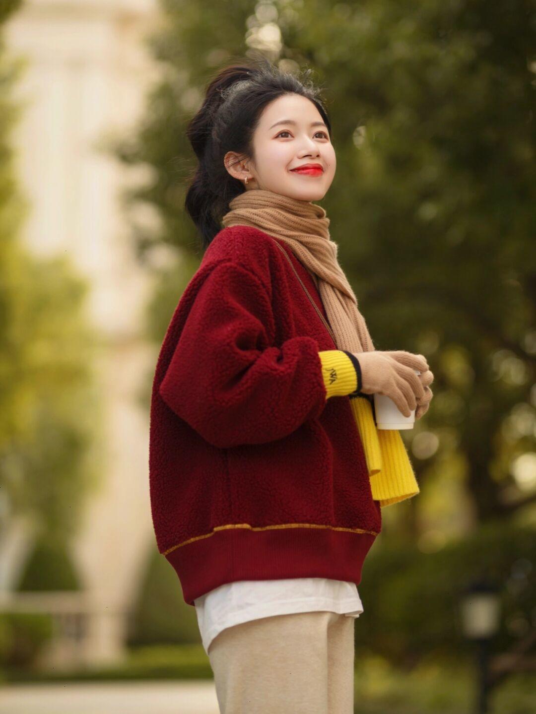 羊羔绒宽松慵懒风高级感卫衣,慵懒风羊羔绒卫衣怎么搭配才好看