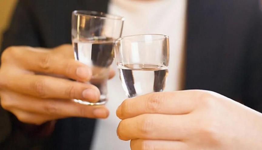 酒桌上敬酒技巧书籍,酒桌上的敬酒的技巧