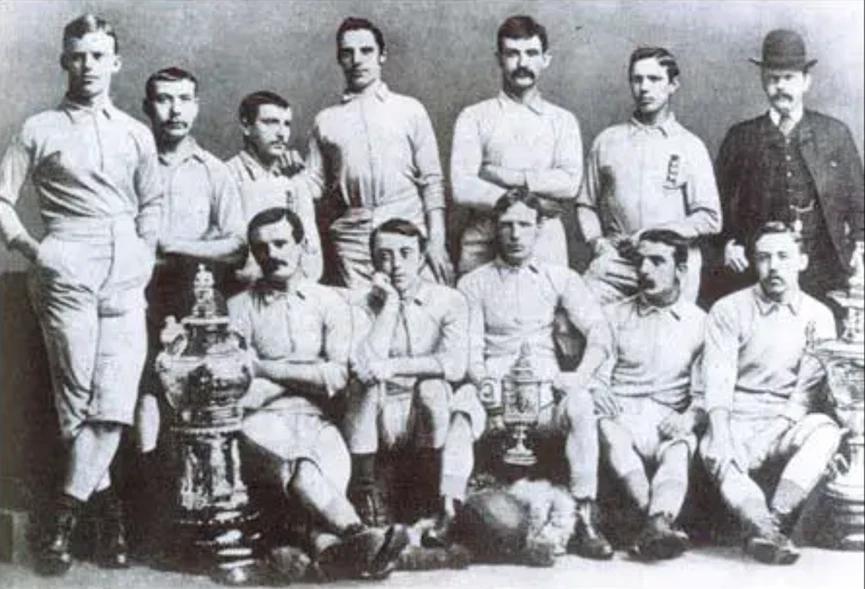 足球的起源与发展1000字论文,足球的起源与历史200字