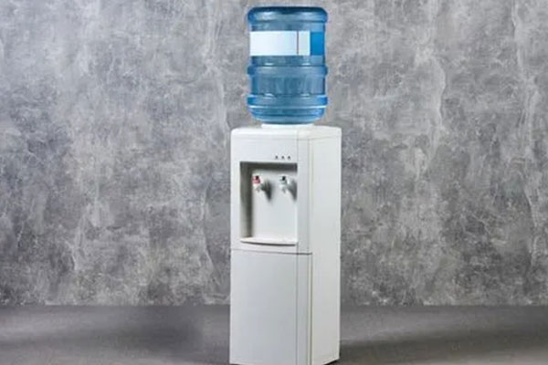 你知道饮水机也是要定期清理的吗,饮水机清洗有哪些注意事项