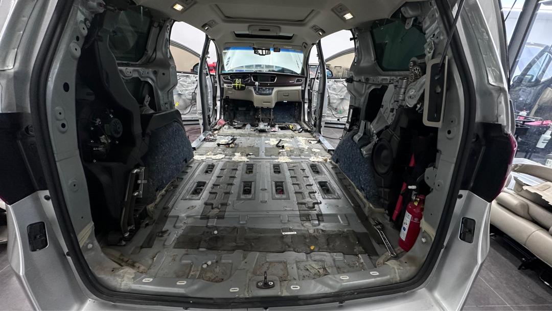 破烂的车变成新车,破烂的车子翻新