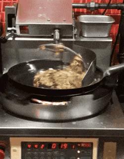 笑死了，女朋友说她昨晚游泳去了，这晒痕就是最好的证明