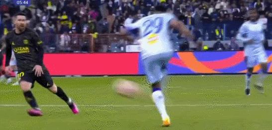 梅西进球c罗滑跪,梅西进球c罗跪滑图