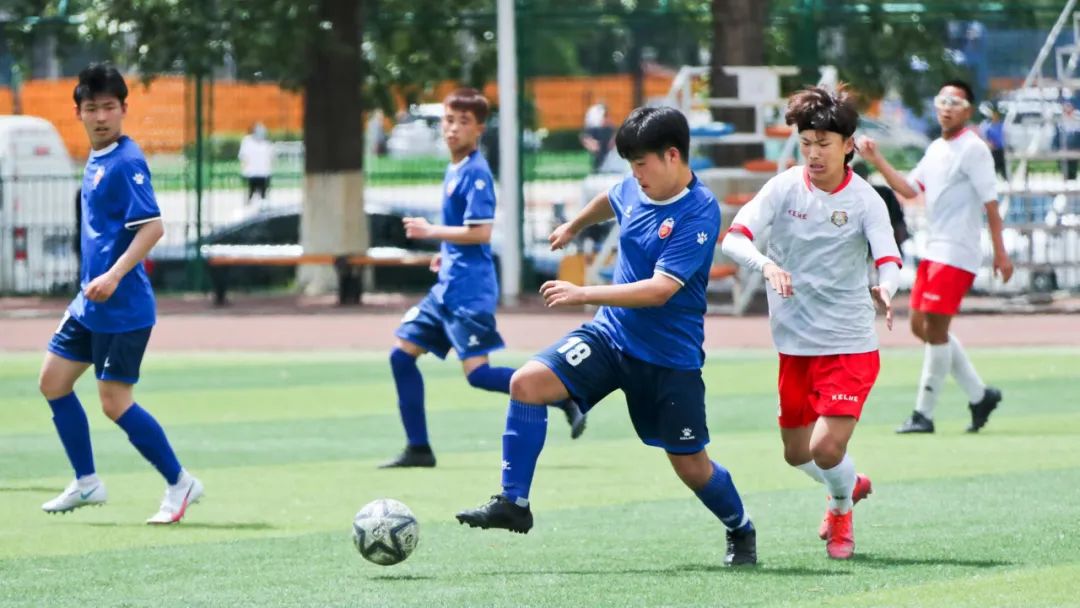 青春飞扬足球赛场,省运会田径场上青春激扬