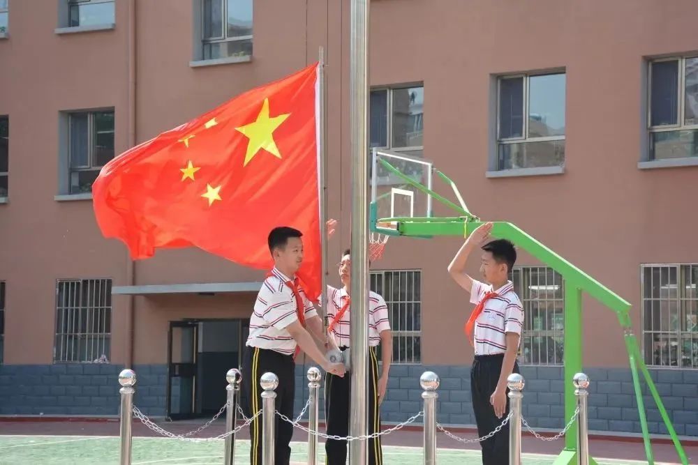 包头市昆区青年路第二小学举行校长杯足球赛启动仪式