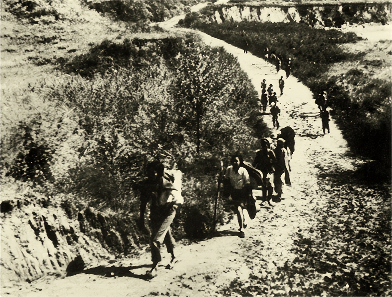 1936年，邓华缴获五箱白金龙烟，只给主席一支，毛主席：财不外露