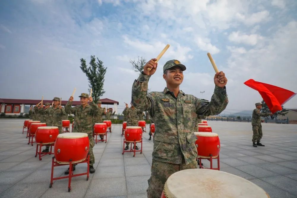 第71集团军：开展群众性文化活动，官兵欢度国庆