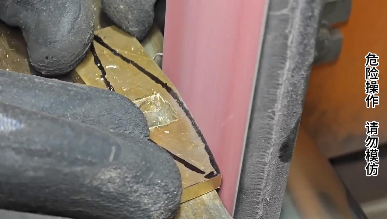 国外牛人钢板锻造剑全过程,外国铁匠锻造剑全过程视频