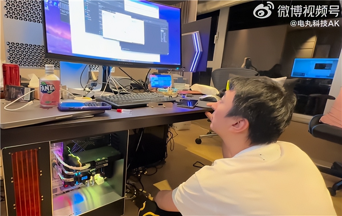 王思聪用amd处理器,王思聪电脑装了三个显卡