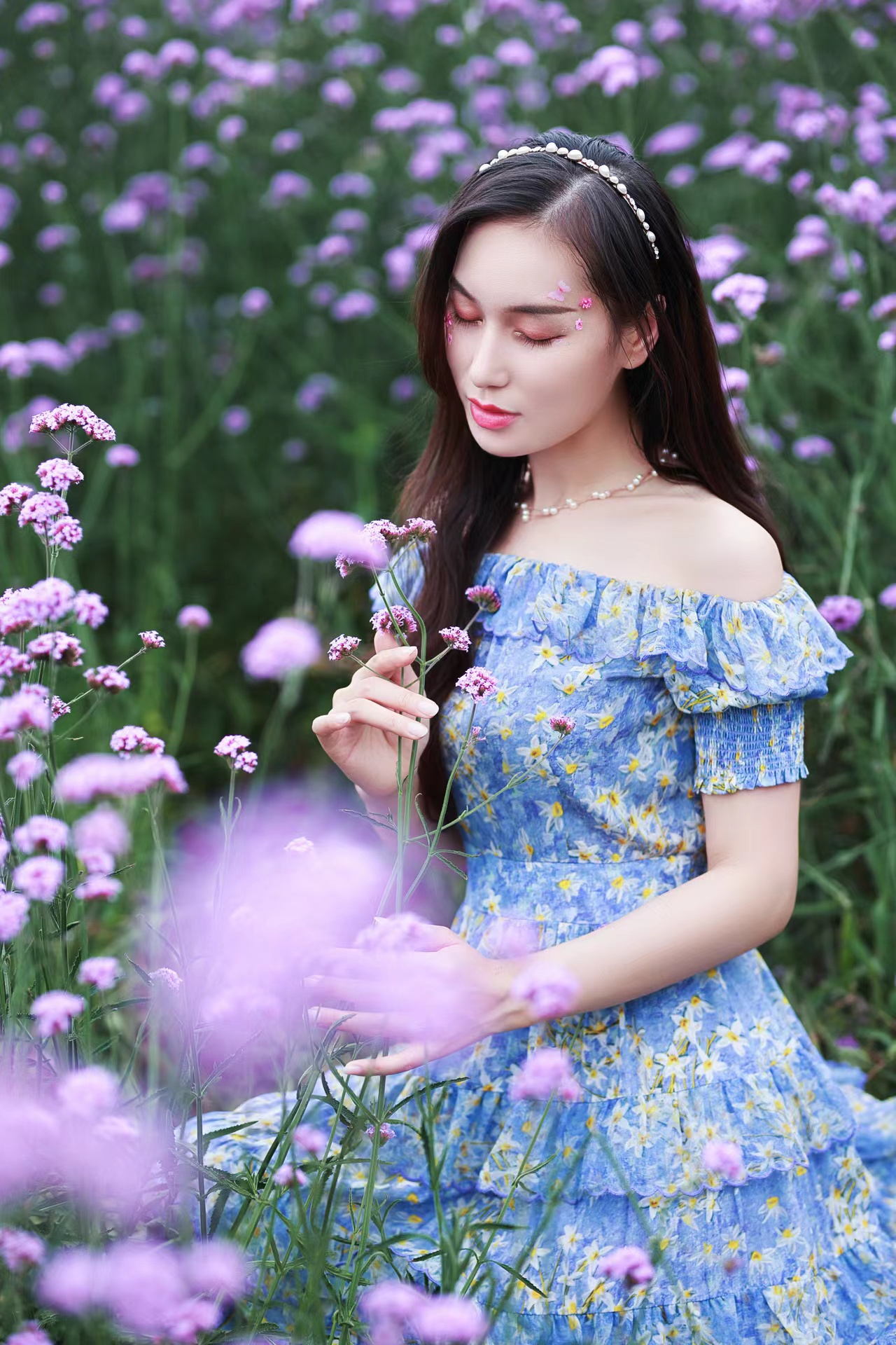 实用马鞭花人像拍摄攻略，新手也能快速学会，拍照美出新高度