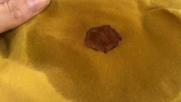 在家里如何把有霉斑的衣服清洗掉,棉t恤长霉斑怎么洗得干净