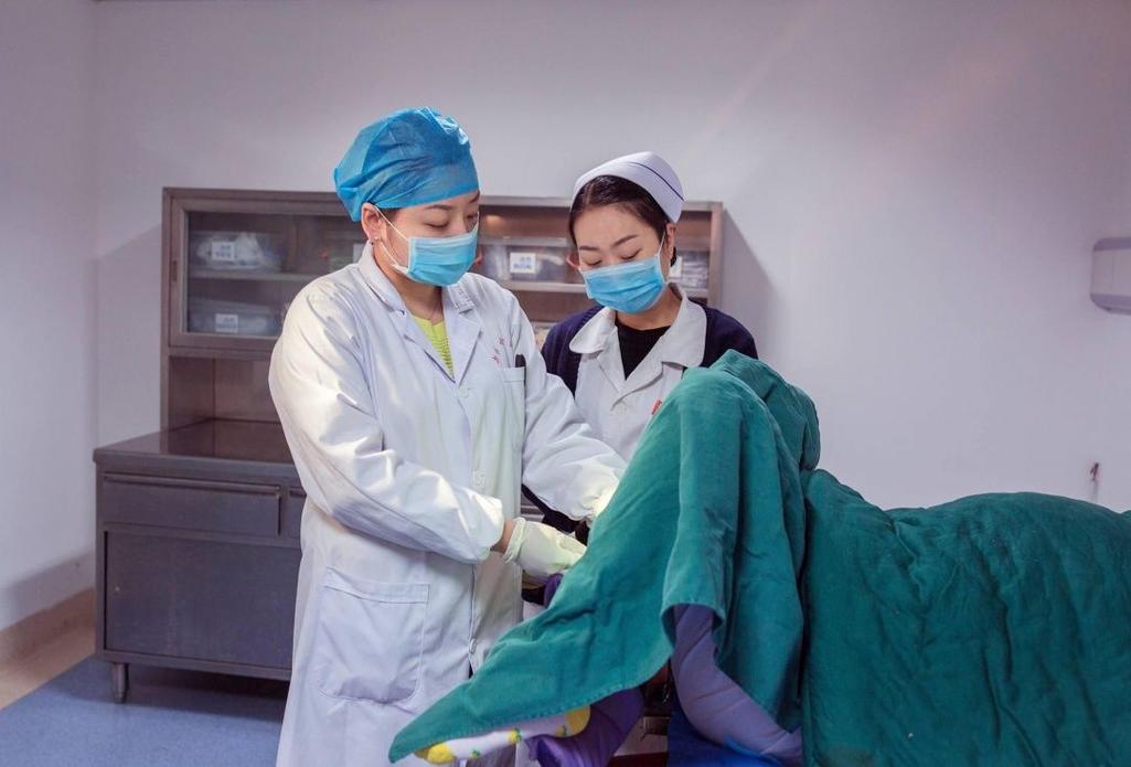 女子检查妇科发现体内有三个病,26岁女子查出双子宫