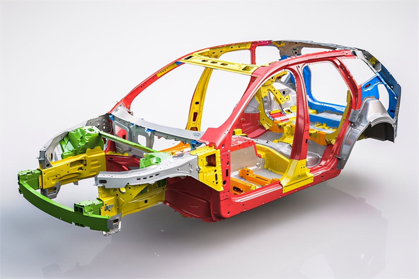 沃尔沃车前后夹击,沃尔沃被大货车夹击视频