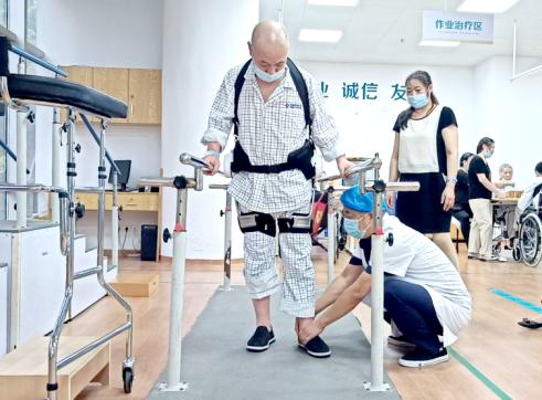 作为科技智能护理设备获得深圳景田医院医护人员一致好评