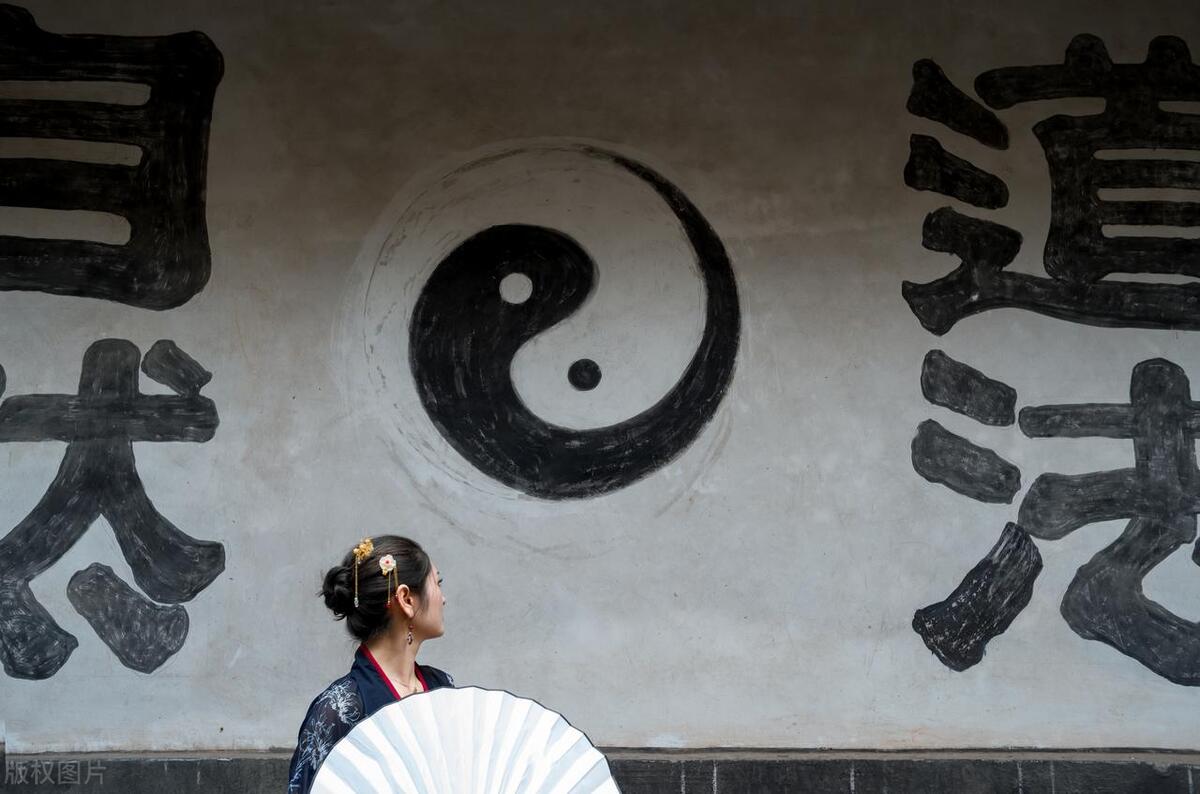 道家思想中人与自然和谐的思想,道家的根本智慧在于尊道贵德