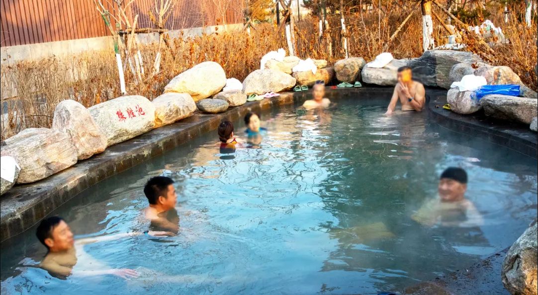 在零下十几度的室外泡温泉,在沈阳泡温泉