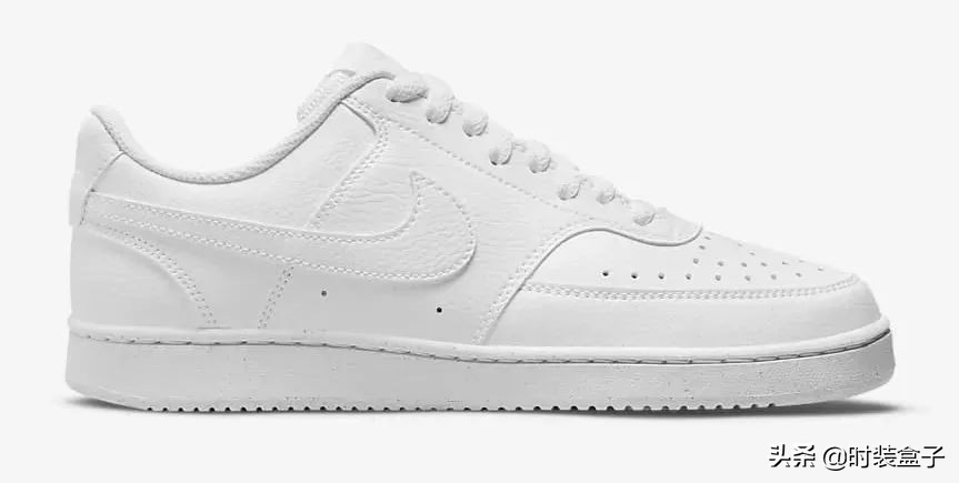 小白鞋是这几年的必备时尚单品,小白鞋时尚鞋
