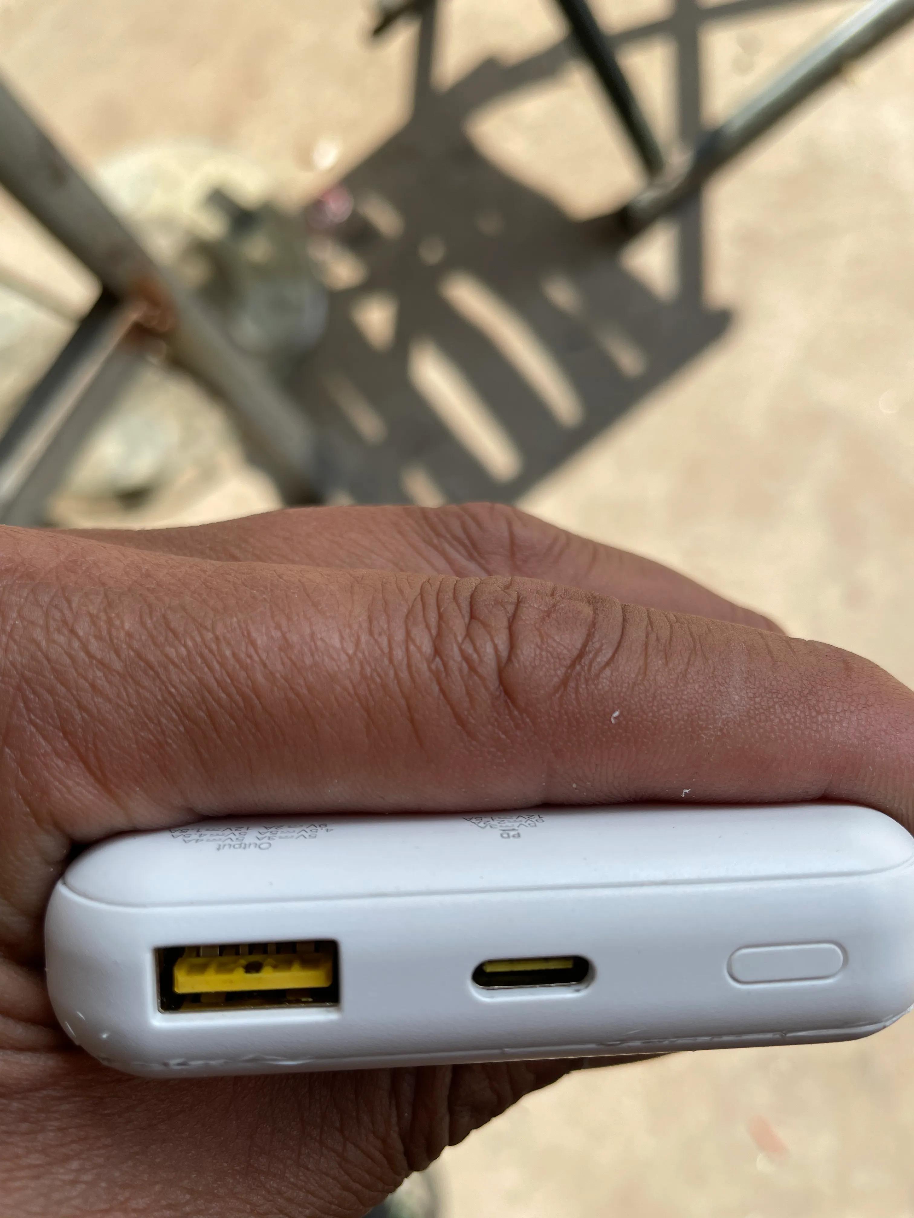 品胜led充电宝无损拆解,品胜磁吸充电宝外壳完整拆解图