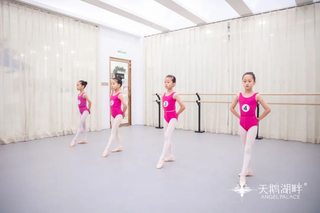 英皇芭蕾线上教学,学英皇芭蕾的走向