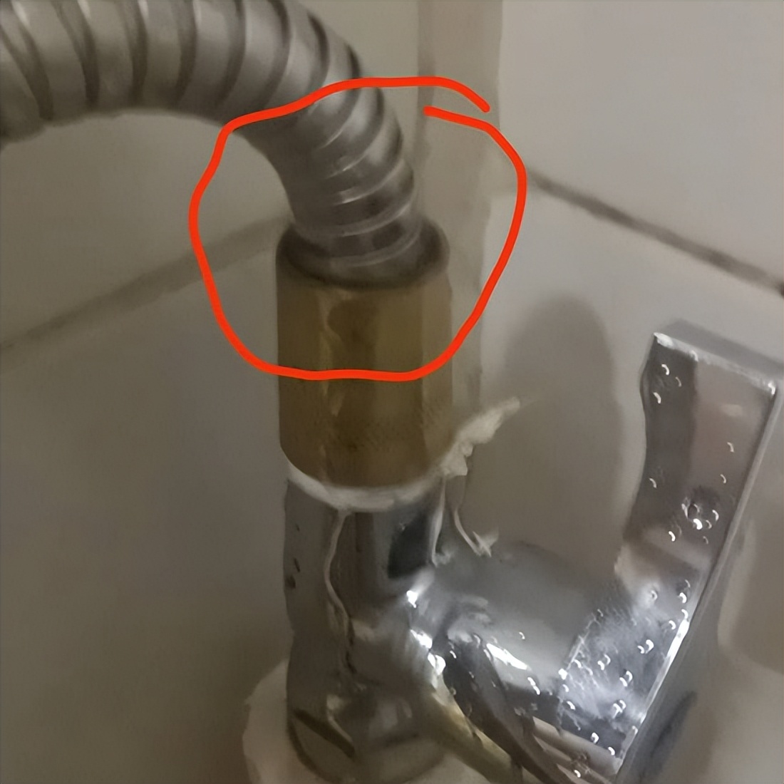 卫生间漏水有什么好办法维修,卫生间漏水的最简单修理方法