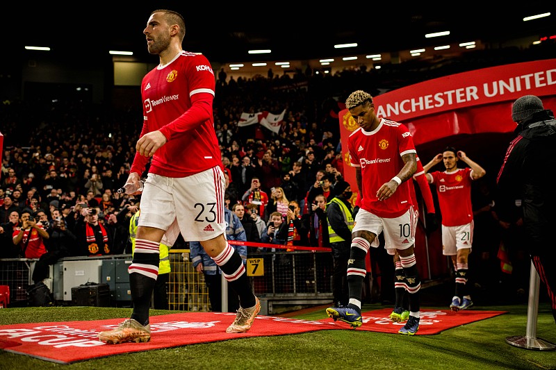 门将脱手不能用脚踢嘛,曼联拉什福德致命一击