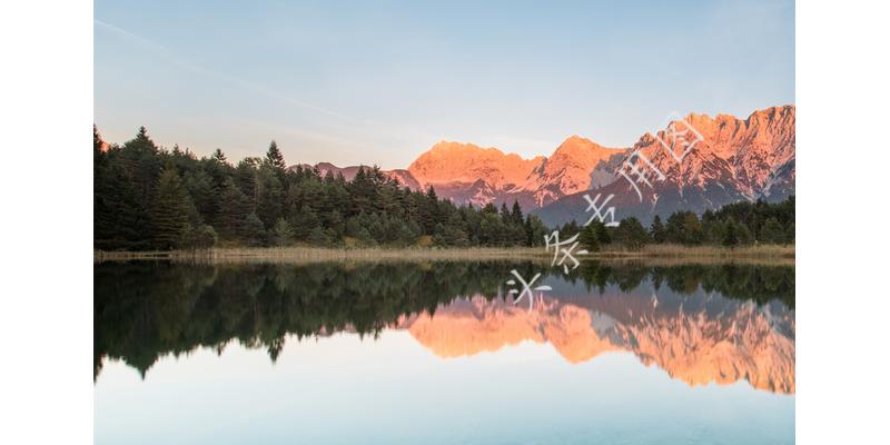 离婚夫妻财产要平分吗,离婚女方挣的钱还分给男方吗