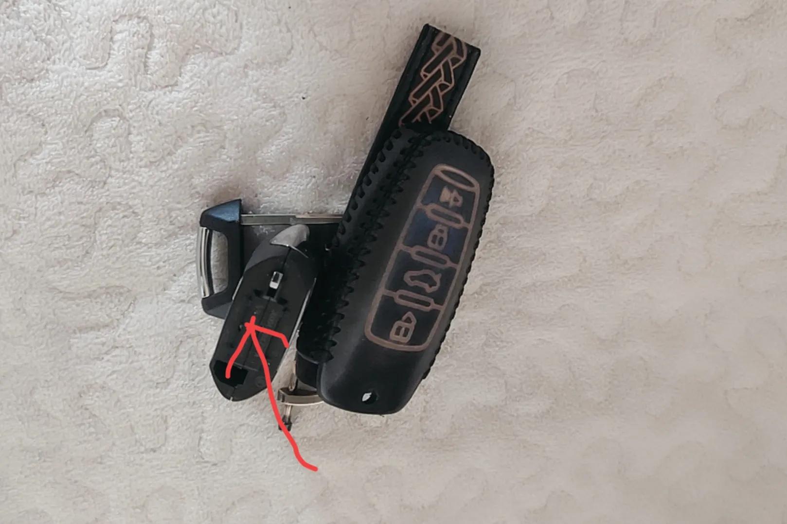 更换汽车钥匙电池的这个小妙招,快速更换汽车钥匙电池技巧两分钟