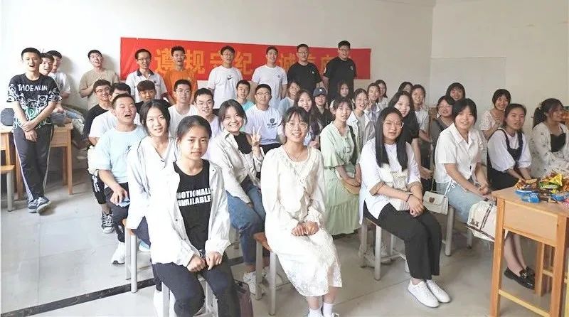 毕业季来临即将和母校说再见,毕业十年匆匆路过母校感言