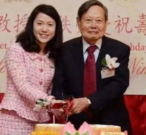杨振宁教授和翁帆生活照,关于杨振宁教授与翁帆是否有孩子