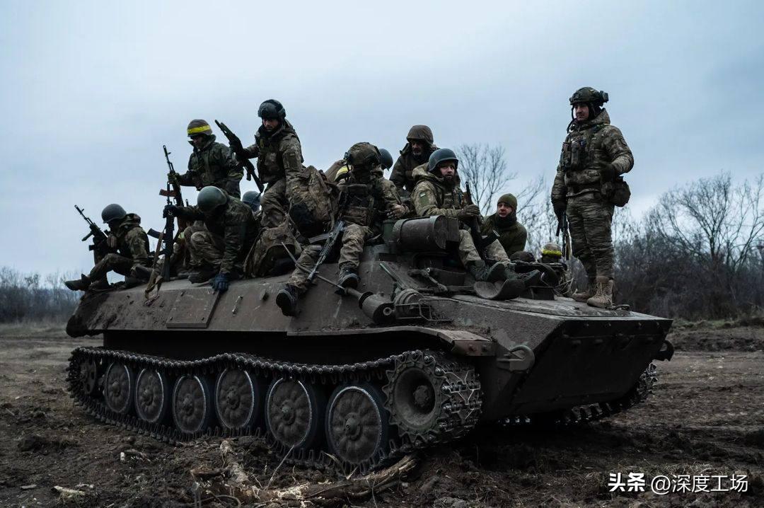 伏击俄军机枪手忍痛还击,火力伏击