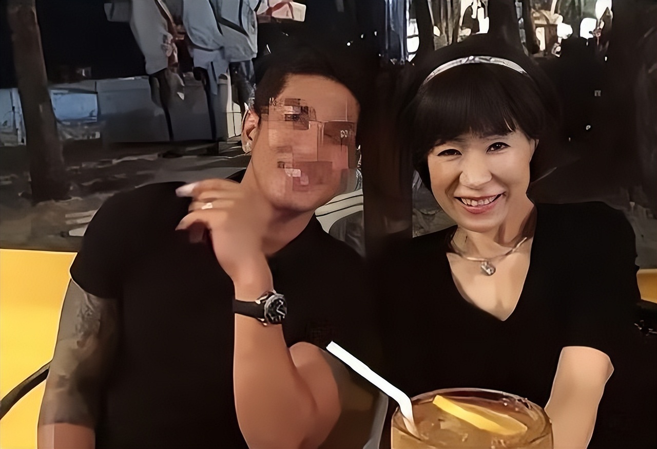 泰国43岁大妈整容变20岁姑娘,62岁大妈整容成萝莉