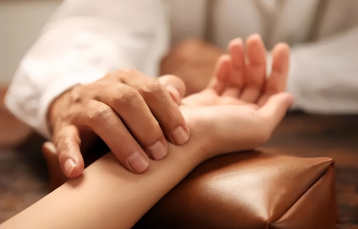 脾胃虚会导致上腹部一直痛吗,上腹部偏右一直疼痛怎么办