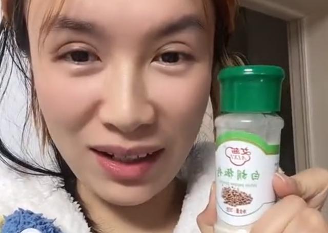 女子吃一年胡椒粉,一女子吃了三年胡椒粉