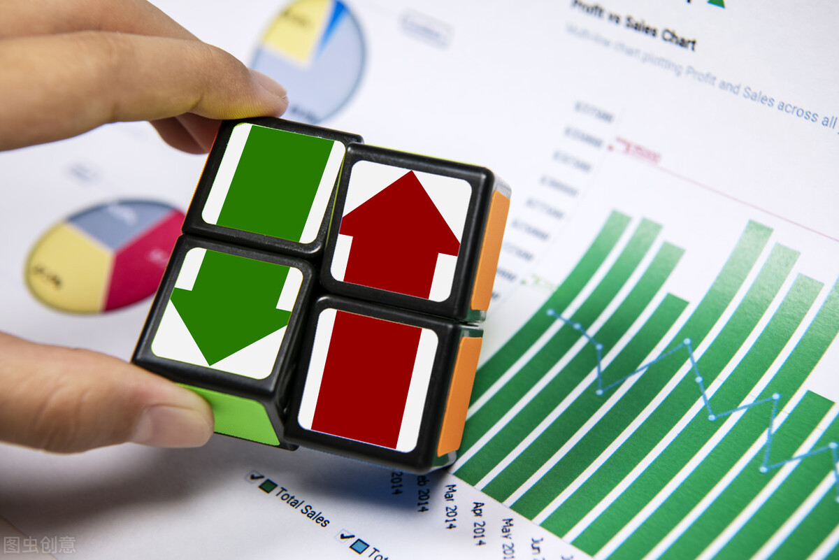 今日大幅低开指数,港股高开低走三大指数均跌逾1%