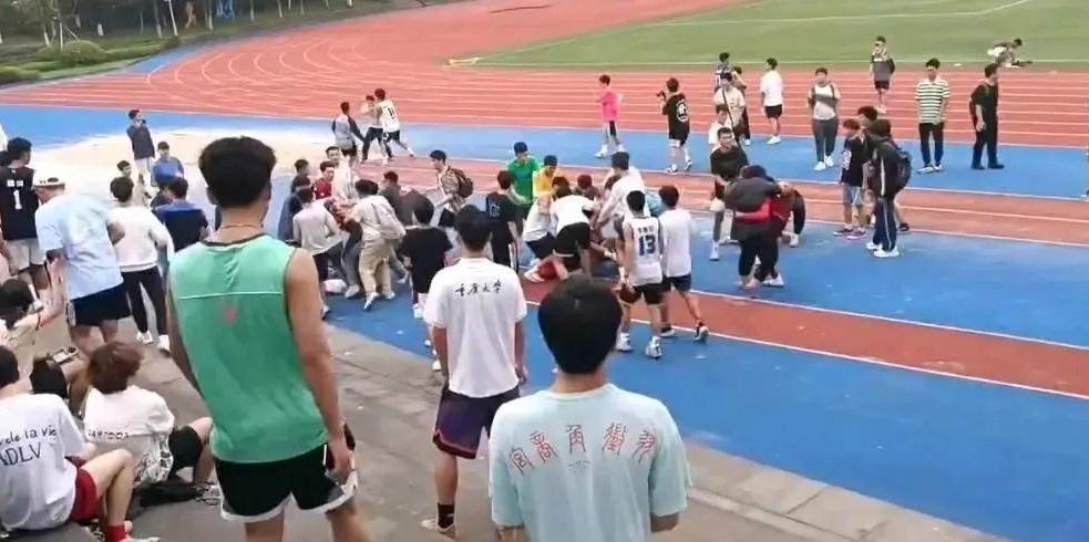 湖北大学冲突事件后续打人者,校霸挑衅体育生被群殴