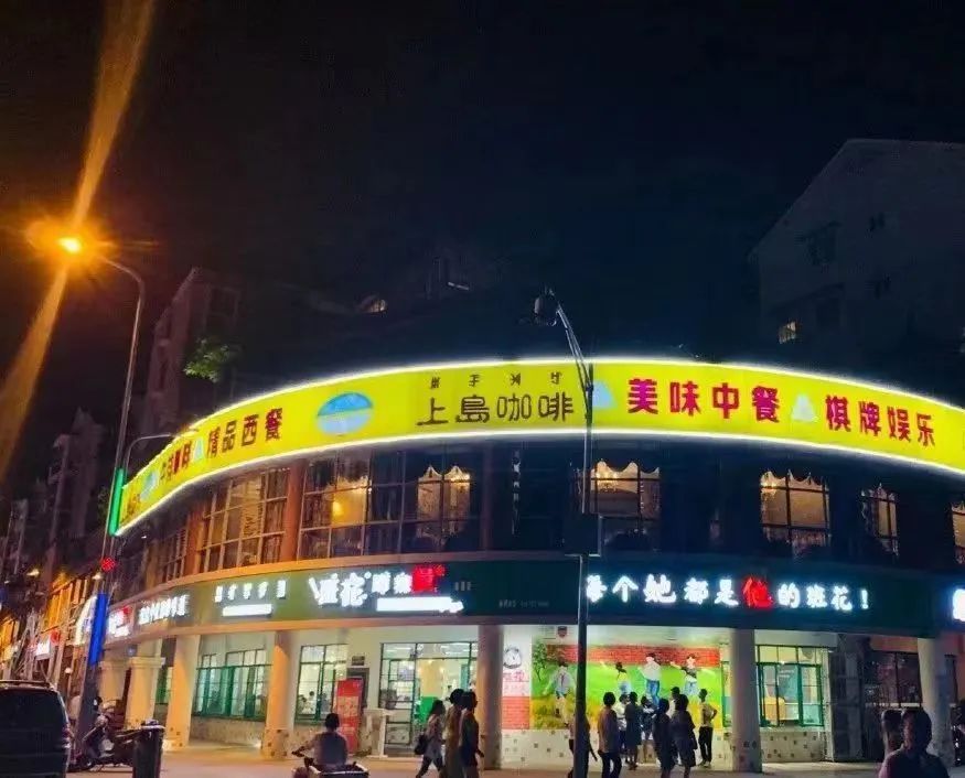 3000家门店销声匿迹,靠卖中餐自救:昔日咖啡大王竟沦落至此?