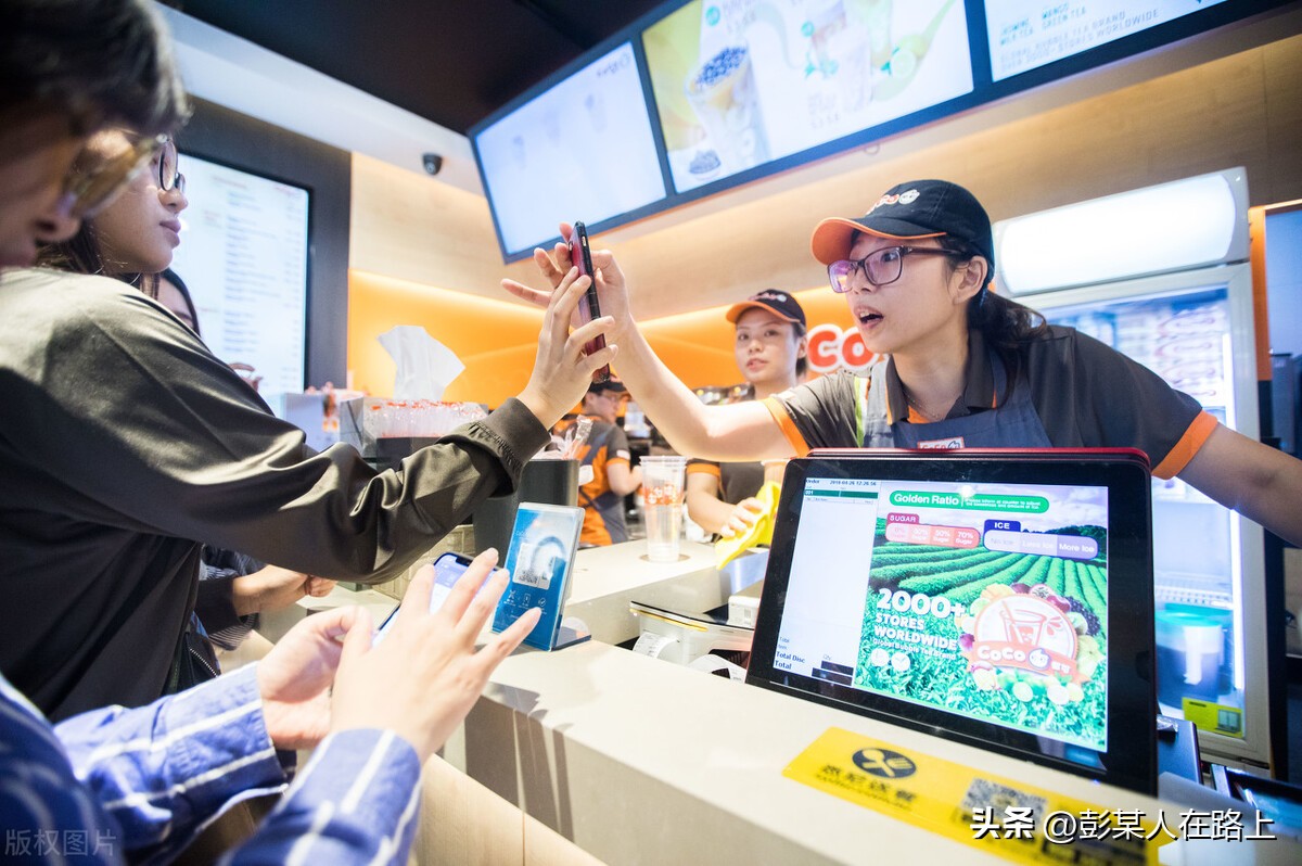 陷入雇人排队、请黄牛代购炒作风波，若属实，茶颜悦色可能违法