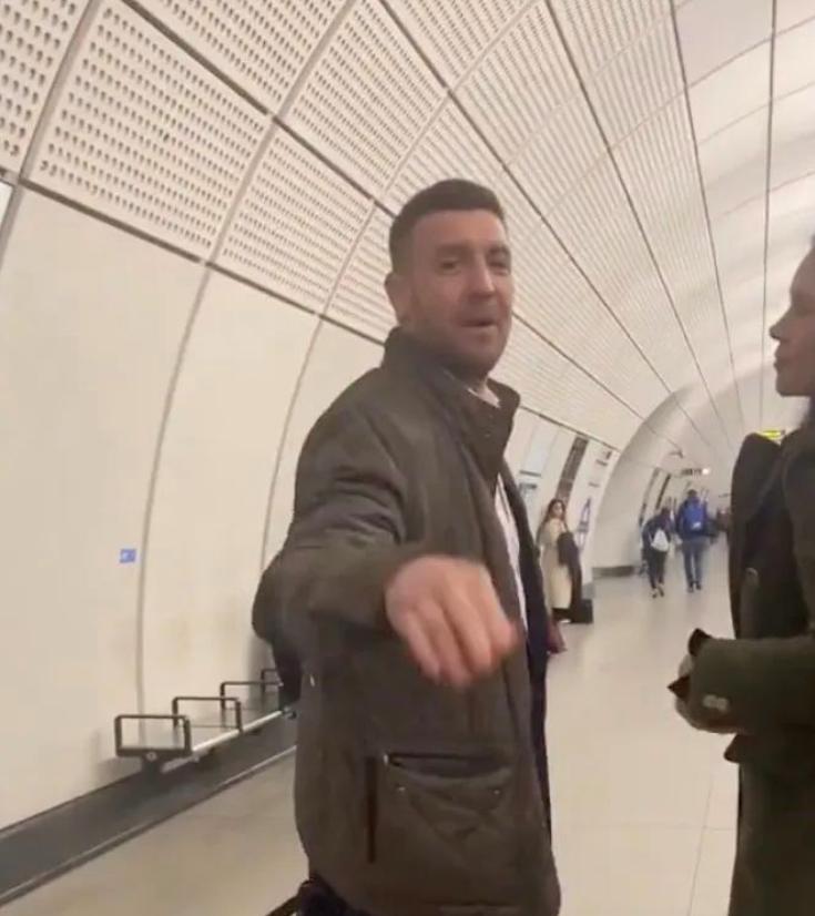 白人歧视亚裔结果被人枪杀,种族歧视白人男子被判刑