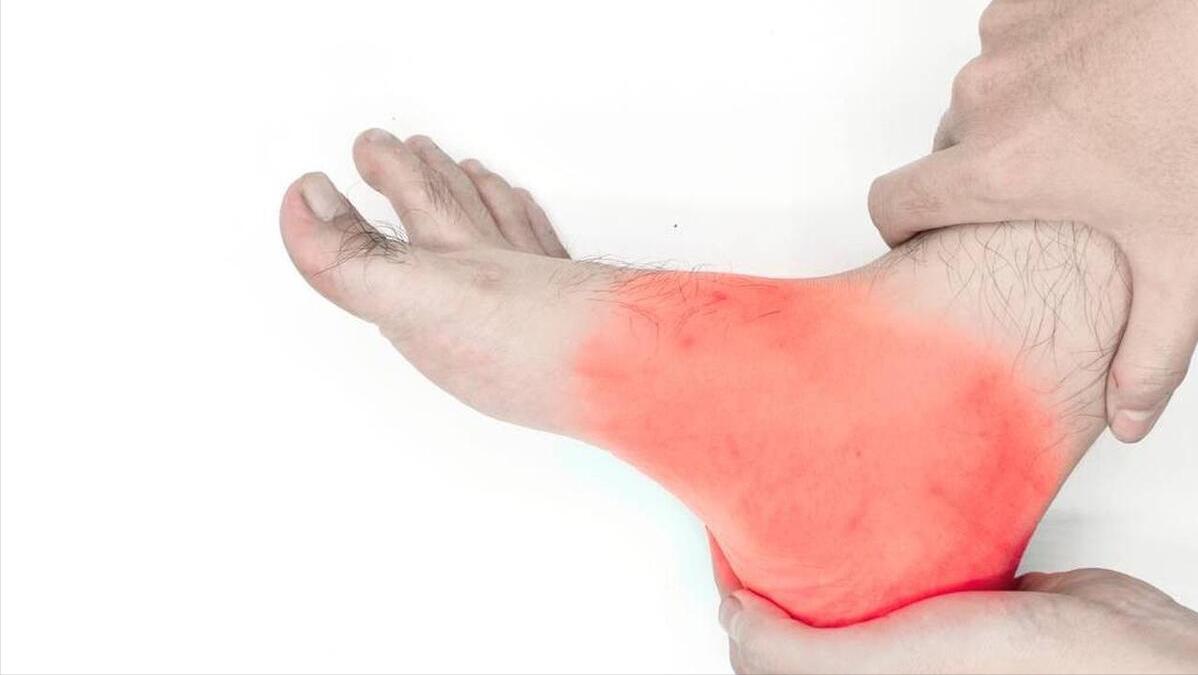 崴脚导致韧带断裂还能走路吗,崴脚韧带断裂脚会肿吗