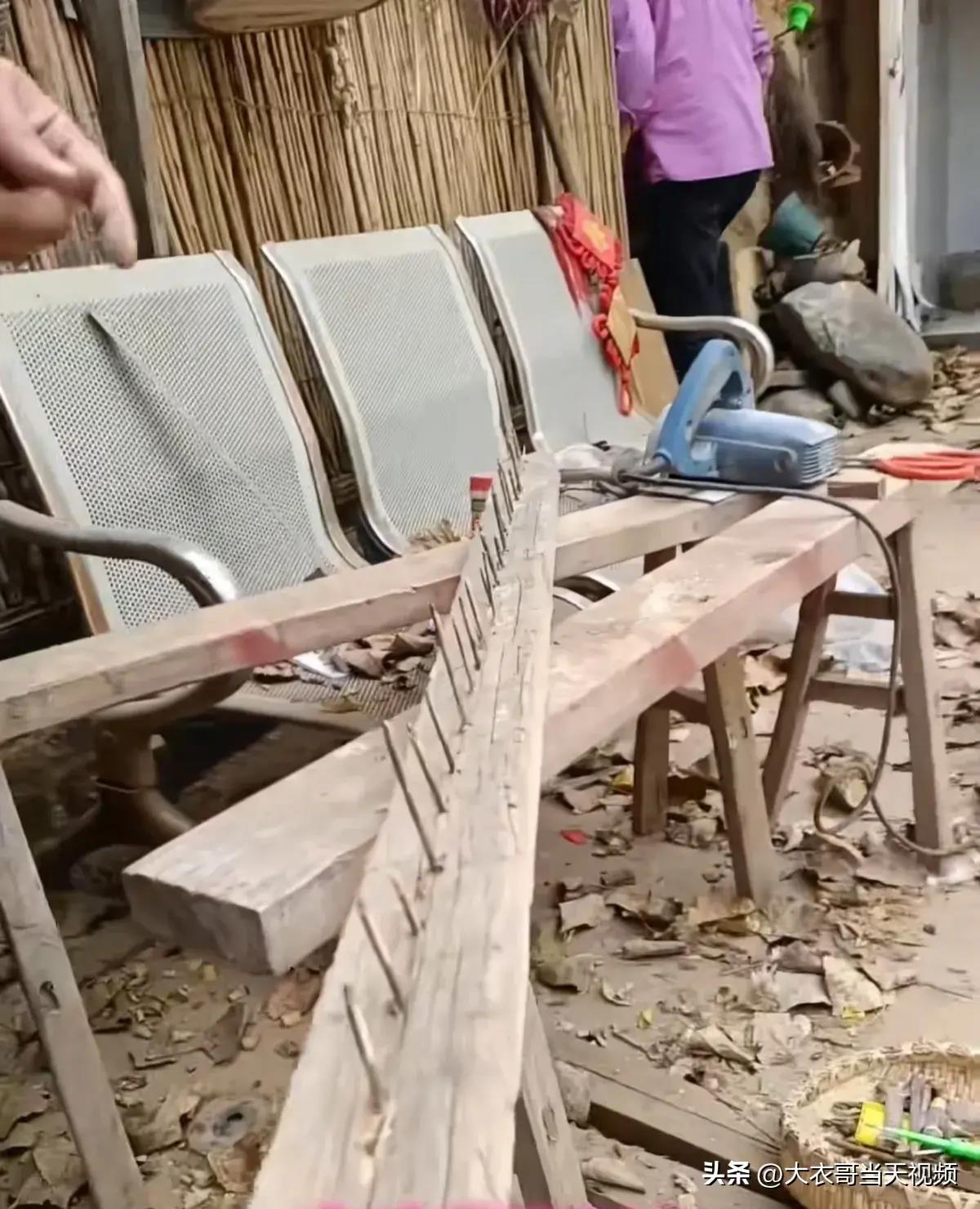 大衣哥被粉丝吓的视频,大衣哥砸门视频