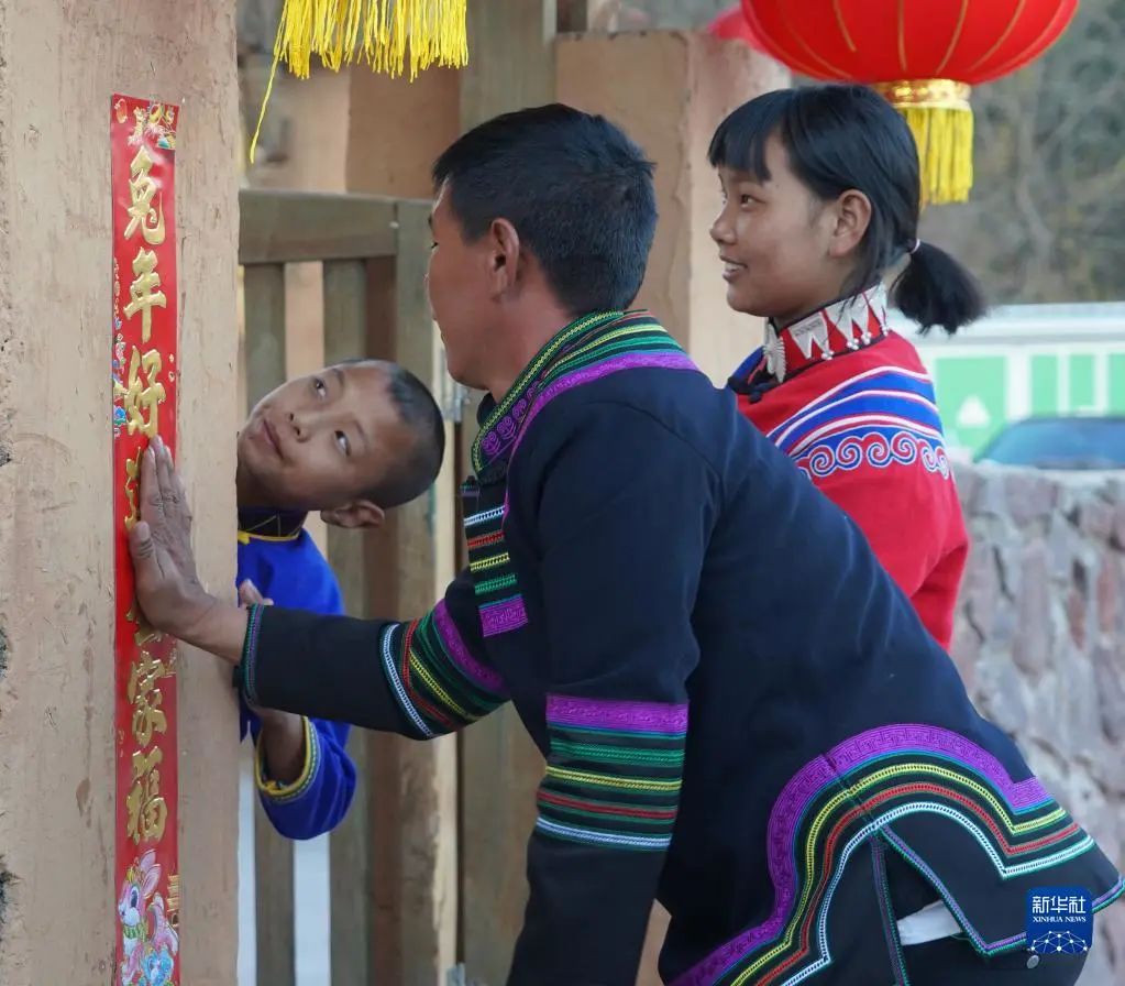 情牵人民春暖中国——习*平近**总书记春节同群众在一起