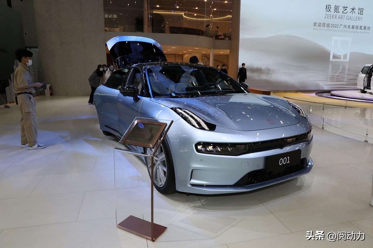 同为宝藏车型，岚图追光与极氪001，谁更适合年轻夫妻？