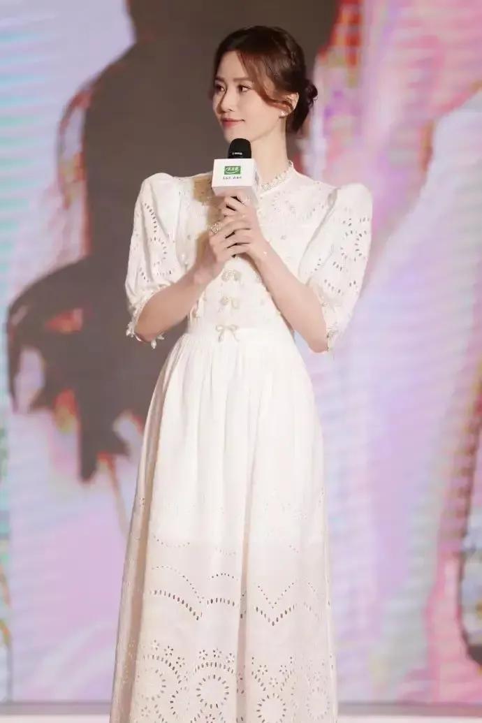 刘亦菲宋轶蓝色礼服,刘亦菲和宋轶谁更美