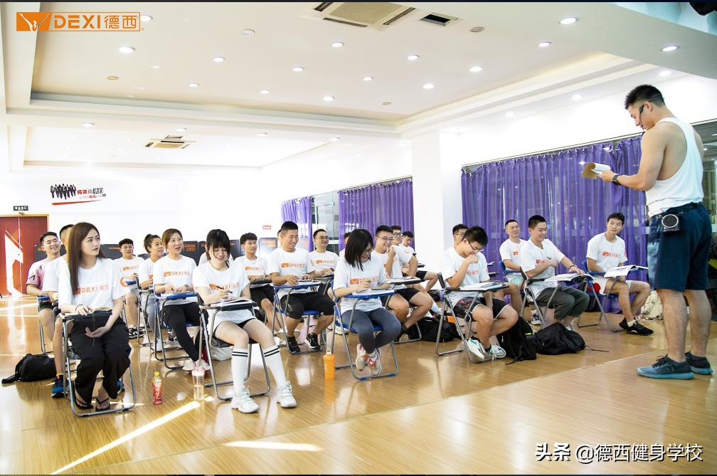 做一个兼职健身教练需要什么条件,健身教练做什么副业比较好