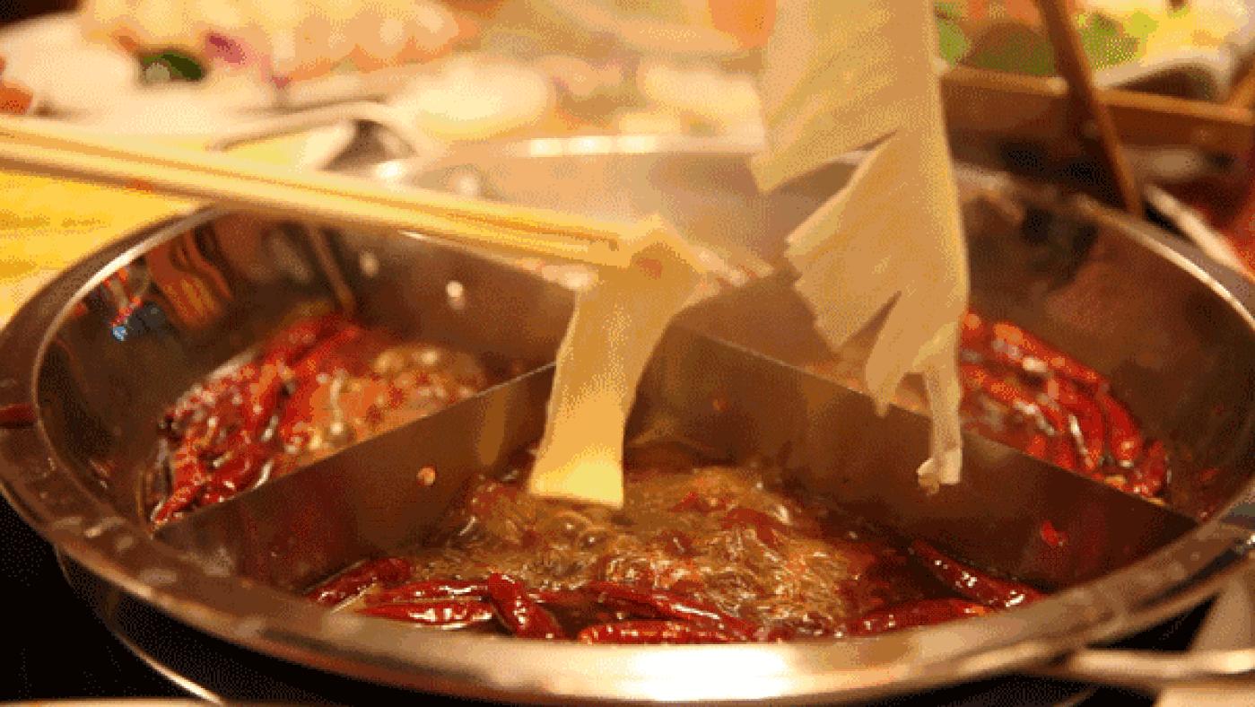 白衣服污垢洗不掉怎么能去除,衣服上面溅了油怎么洗掉