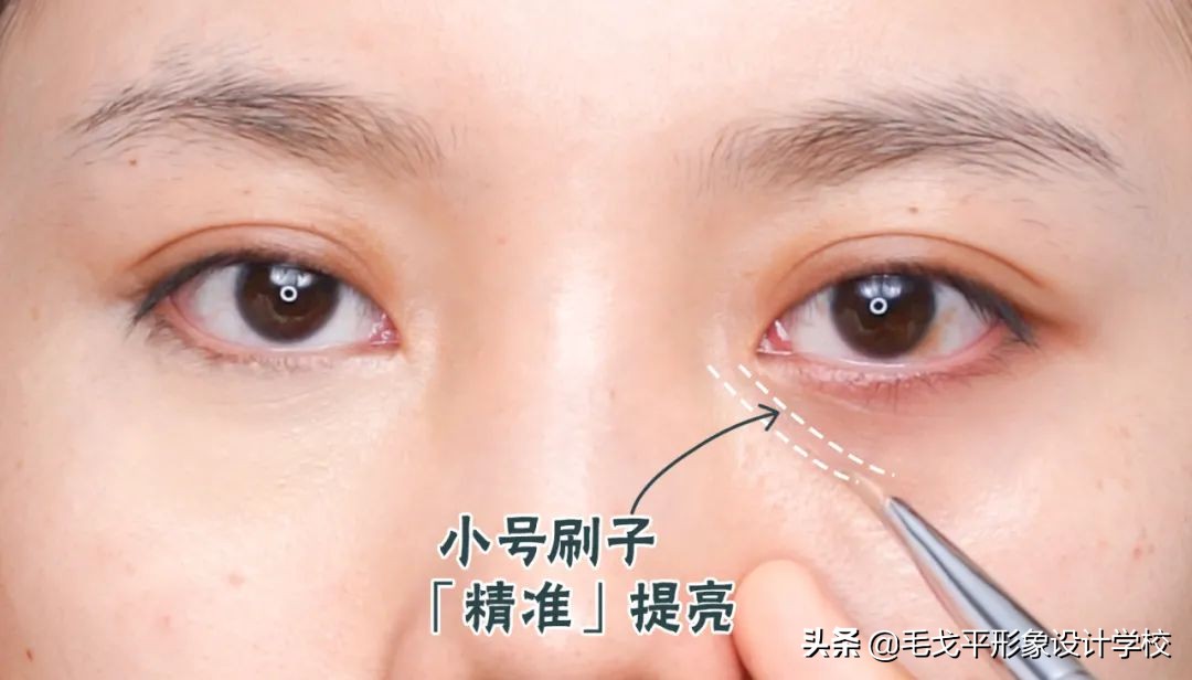 提高面部平整度化妆,如何把面部通过化妆变平整