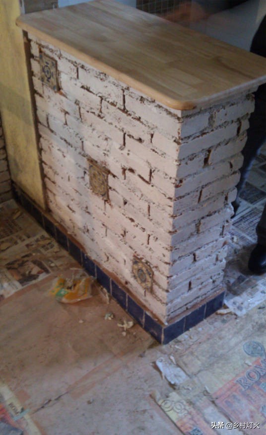 自建房墙体出白霜,农村自建房刷白后有裂缝怎么回事