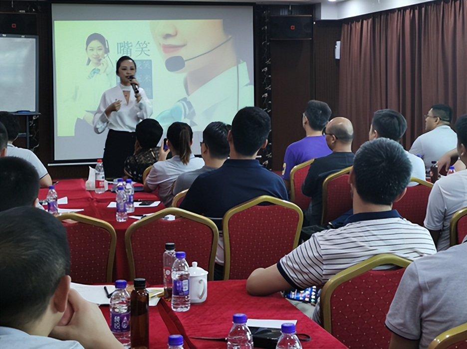 鍟嗗姟瀹磋绀间华鐨勭壒鐐瑰強娴佺▼,鍟嗗姟鎺ュ緟绀间华鍩硅瀹屾暣鐗坧pt