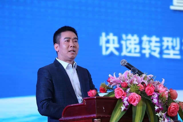 从工厂小妹逆袭为申通霸总，146亿卖掉申通后，靠卖雨伞又挣200亿